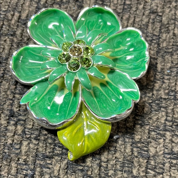 Jewelry - Vintage Green Floral Brooch with stones